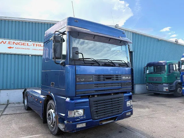 DAF 95.380 XF SPACECAB (EURO 2 / ZF16 MANUAL GEARBOX / HYDRAULIC KIT / P.T.O. / SIDE SKIRTS / AIRCONDITIONING) - Trækker: billede 2 DAF 95.380 XF SPACECAB (EURO 2 / ZF16 MANUAL GEARBOX / HYDRAULIC KIT / P.T.O. / SIDE SKIRTS / AIRCONDITIONING) - Trækker: billede 2