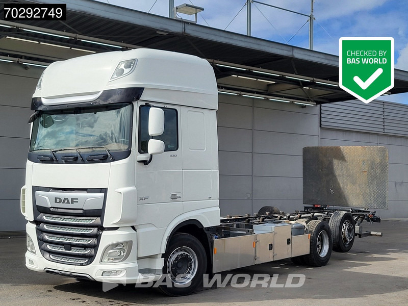 DAF XF 530 XF 6X2 2000kg Ladebordwand Lift+Steering-Axle Navi ACC Euro 6 - Lastbil chassis: billede 1 DAF XF 530 XF 6X2 2000kg Ladebordwand Lift+Steering-Axle Navi ACC Euro 6 - Lastbil chassis: billede 1