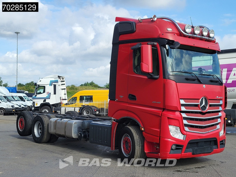 Mercedes-Benz Actros 2548 Actros 6X2 BigSpace Retarder PTO Liftachse Xenon ACC Navi Euro 6 - Lastbil chassis: billede 3 Mercedes-Benz Actros 2548 Actros 6X2 BigSpace Retarder PTO Liftachse Xenon ACC Navi Euro 6 - Lastbil chassis: billede 3