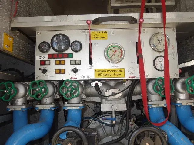 Mercedes-Benz Actros 1831 4X4 ZIEGLER BOMBEROS POMP,2500 L TANK - Brandbil: billede 4 Mercedes-Benz Actros 1831 4X4 ZIEGLER BOMBEROS POMP,2500 L TANK - Brandbil: billede 4