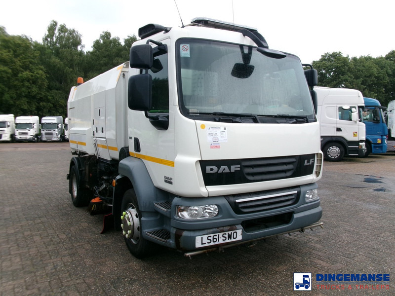 DAF LF 55.220 4x2 Scarab sweeper - Fejebil: billede 2 DAF LF 55.220 4x2 Scarab sweeper - Fejebil: billede 2