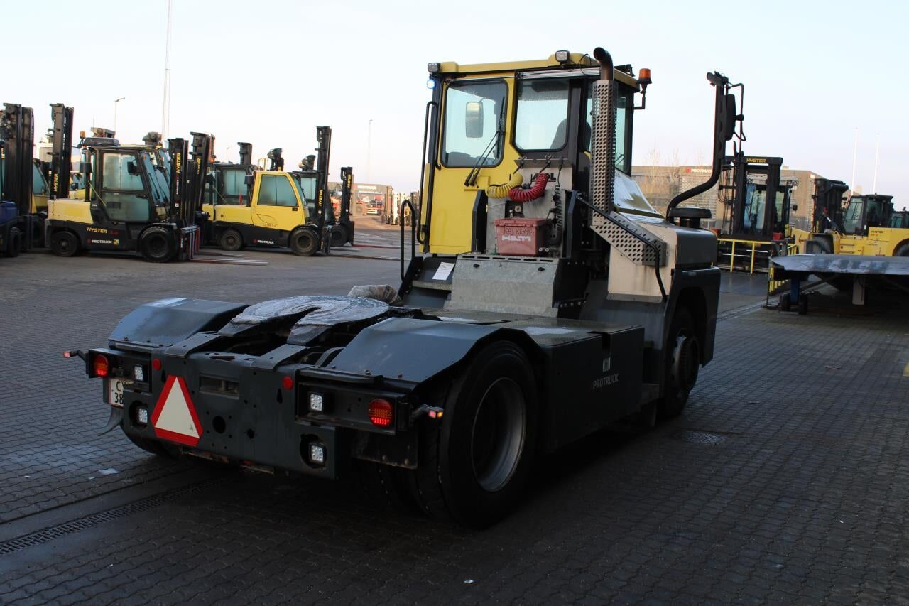 MOL RM255 4X4 - Terminaltraktor: billede 3 MOL RM255 4X4 - Terminaltraktor: billede 3