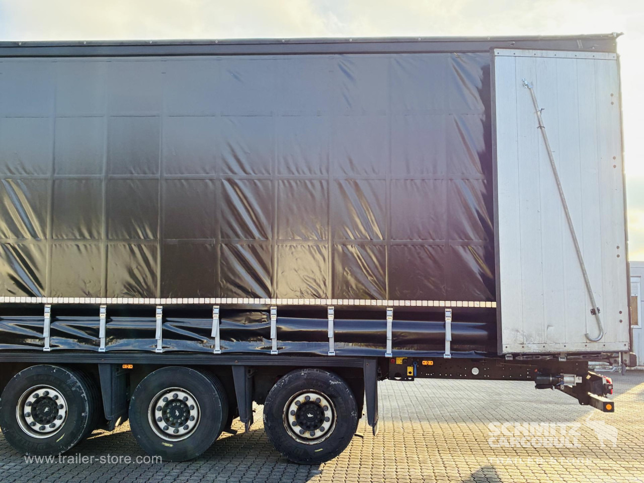 SCHMITZ Auflieger Curtainsider Mega - Gardintrailer: billede 4 SCHMITZ Auflieger Curtainsider Mega - Gardintrailer: billede 4