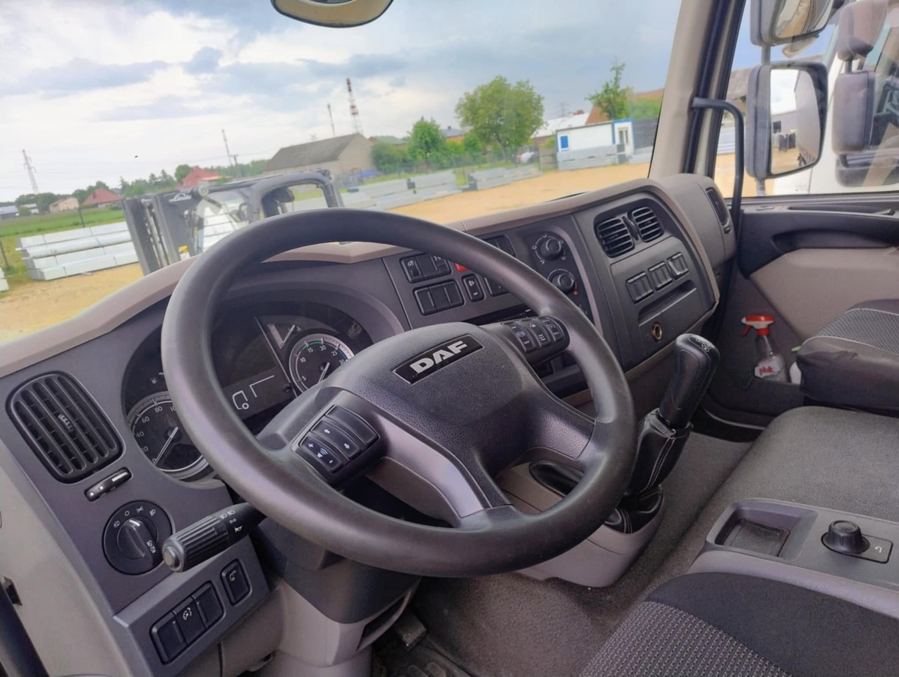 DAF LF 250 / Curtainsider 18 EPAL / sleeping cab - Lastbil med presenning: billede 5 DAF LF 250 / Curtainsider 18 EPAL / sleeping cab - Lastbil med presenning: billede 5