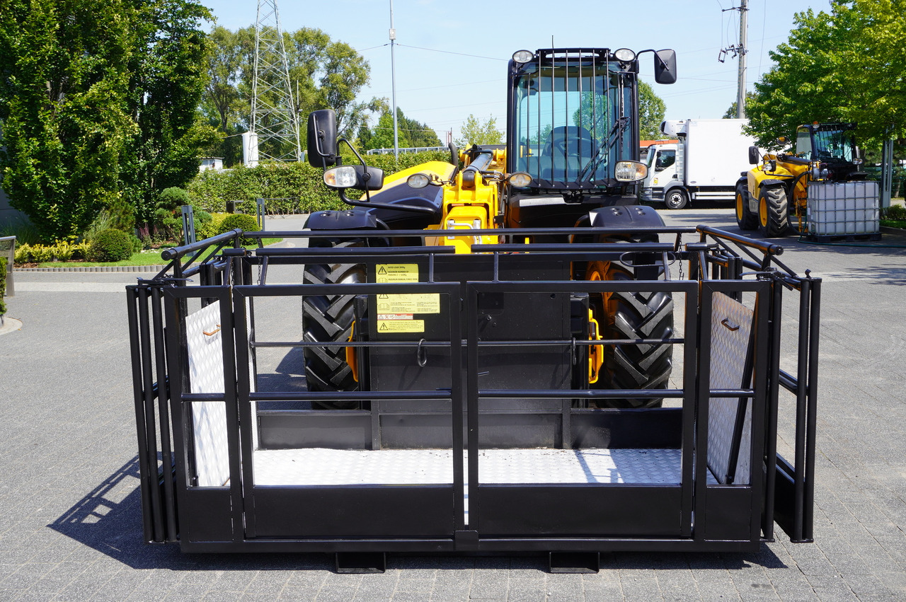 Leje en JCB 535-95 / 3.5 T / range 9.5 m / joystick JCB 535-95 / 3.5 T / range 9.5 m / joystick: billede 8 Leje en JCB 535-95 / 3.5 T / range 9.5 m / joystick JCB 535-95 / 3.5 T / range 9.5 m / joystick: billede 8