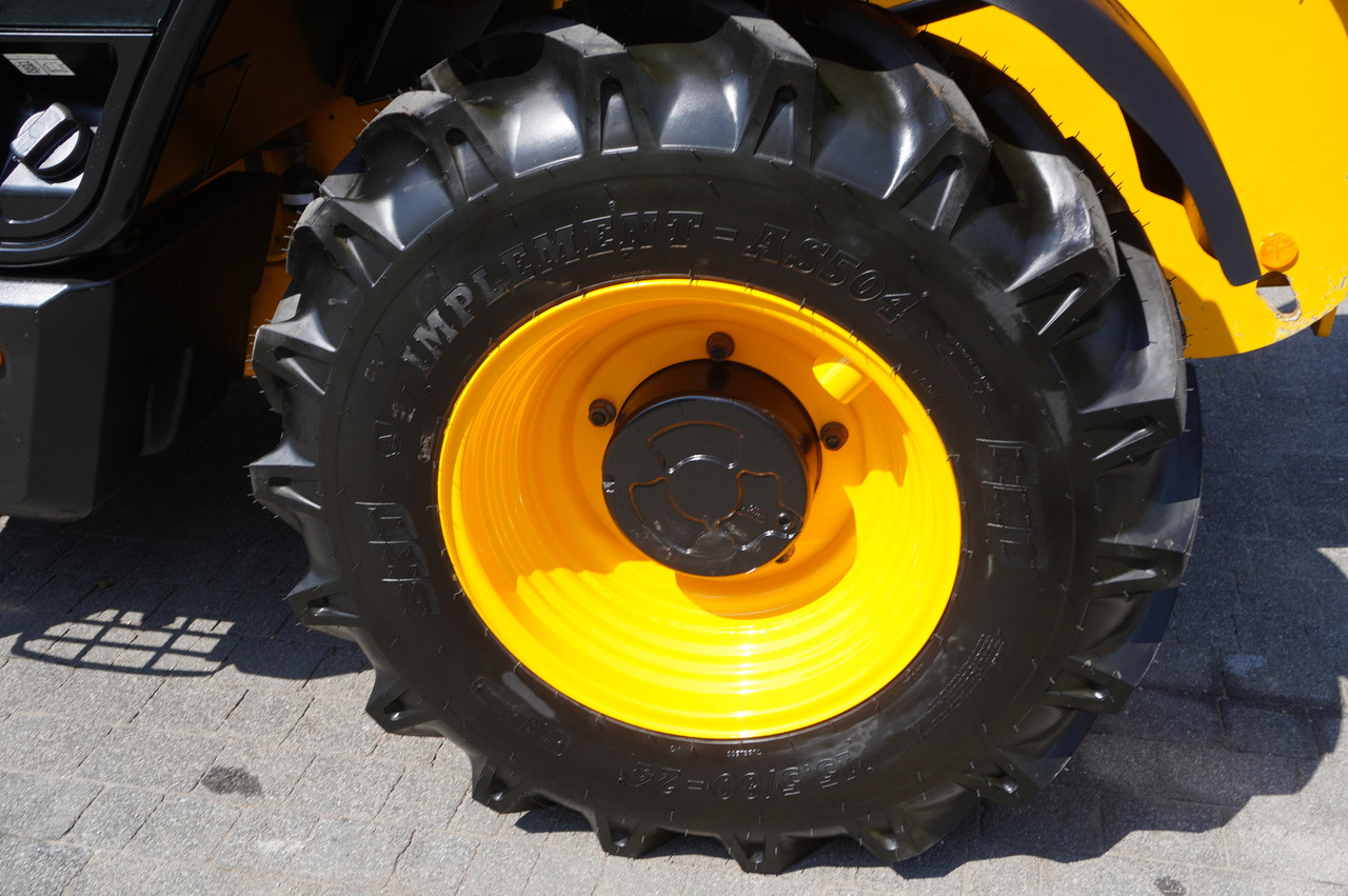 Leje en JCB 535-95 / 3.5 T / range 9.5 m / joystick JCB 535-95 / 3.5 T / range 9.5 m / joystick: billede 22 Leje en JCB 535-95 / 3.5 T / range 9.5 m / joystick JCB 535-95 / 3.5 T / range 9.5 m / joystick: billede 22