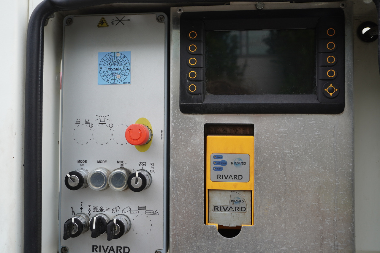 Slamsugemaskine MAN TGM 26.340 E6 / RIVARD sewage cleaner 11.8 m3 / 170 tho. km / steered axle: billede 12