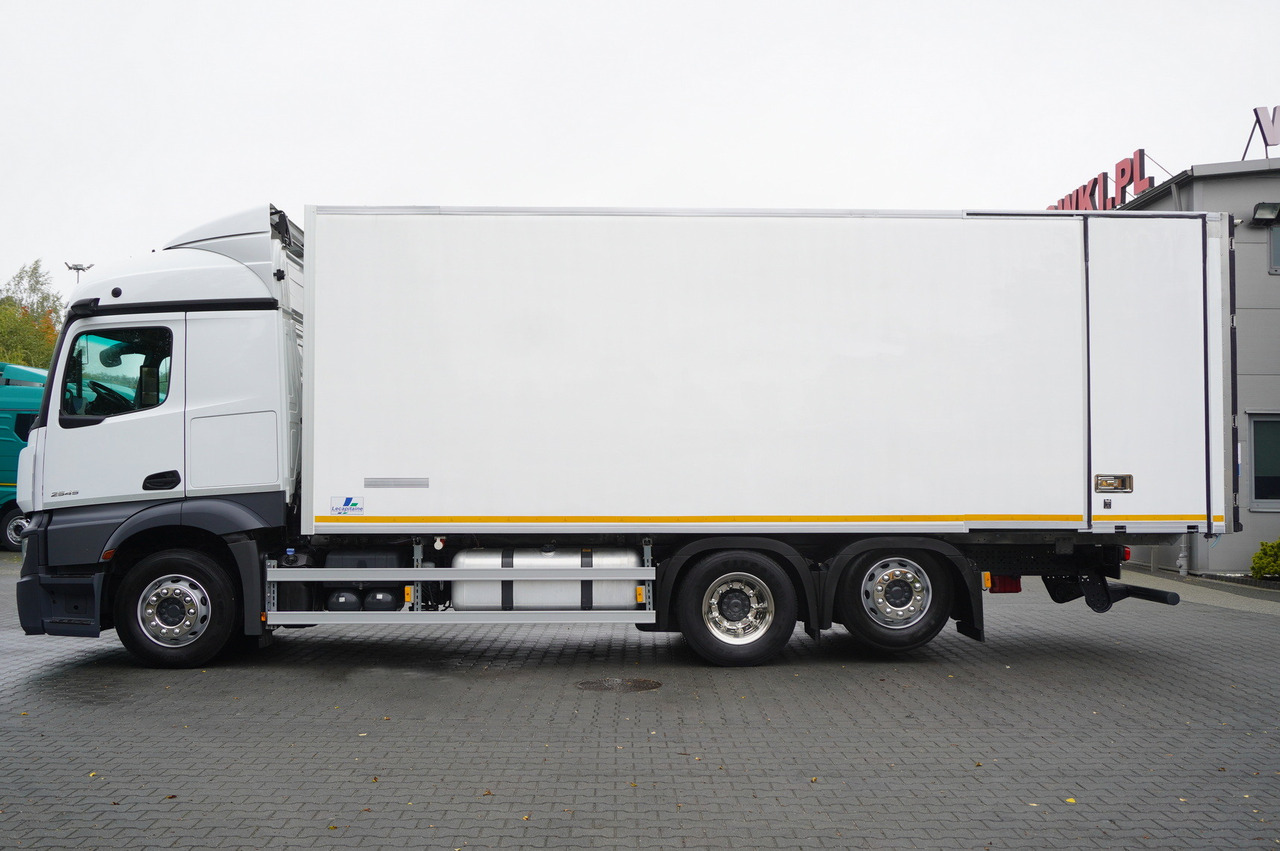 MERCEDES-BENZ Actros 2545 MP5 / Lecapitaine 18 EPAL refrigerator / Bitemperature / Carrier Supra 850 MT / ADR AT - Kølevogn lastbil: billede 2 MERCEDES-BENZ Actros 2545 MP5 / Lecapitaine 18 EPAL refrigerator / Bitemperature / Carrier Supra 850 MT / ADR AT - Kølevogn lastbil: billede 2