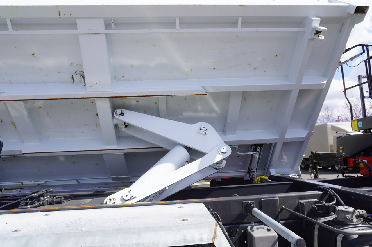 Lastbil med lad, Lastbil med kran MERCEDES-BENZ Actros 2641 6×4 E5 / Crane / Dumper / 110000 km!: billede 21