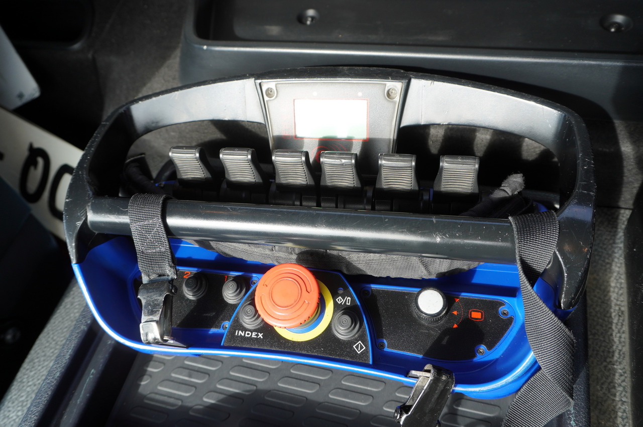 Lastbil med lad, Lastbil med kran MERCEDES-BENZ Antos 2540 / Flatbed 15 EPAL / Fassi F165 / 6.1 t / 8 m reach / remote control / rotator / 1600 MTH / steered axle: billede 13