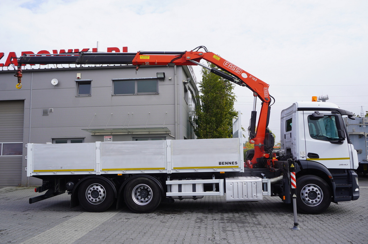 MERCEDES-BENZ Antos 2540 / Flatbed 15 EPAL / Fassi F165 / 6.1 t / 8 m reach / remote control / rotator / 1600 MTH / steered axle - Lastbil med lad, Lastbil med kran: billede 2 MERCEDES-BENZ Antos 2540 / Flatbed 15 EPAL / Fassi F165 / 6.1 t / 8 m reach / remote control / rotator / 1600 MTH / steered axle - Lastbil med lad, Lastbil med kran: billede 2