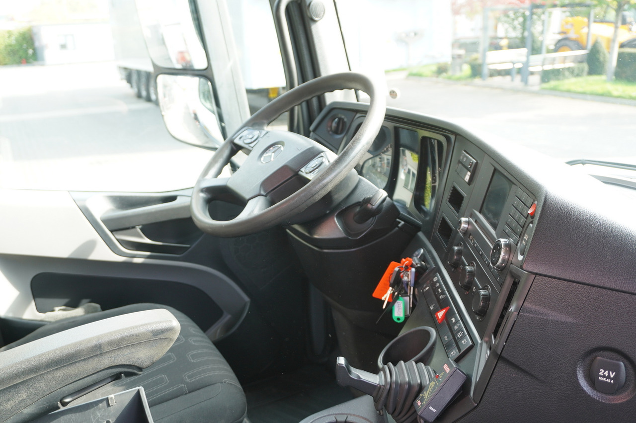 Lastbil med lad, Lastbil med kran MERCEDES-BENZ Antos 2540 / Flatbed 15 EPAL / Fassi F165 / 6.1 t / 8 m reach / remote control / rotator / 1600 MTH / steered axle: billede 24