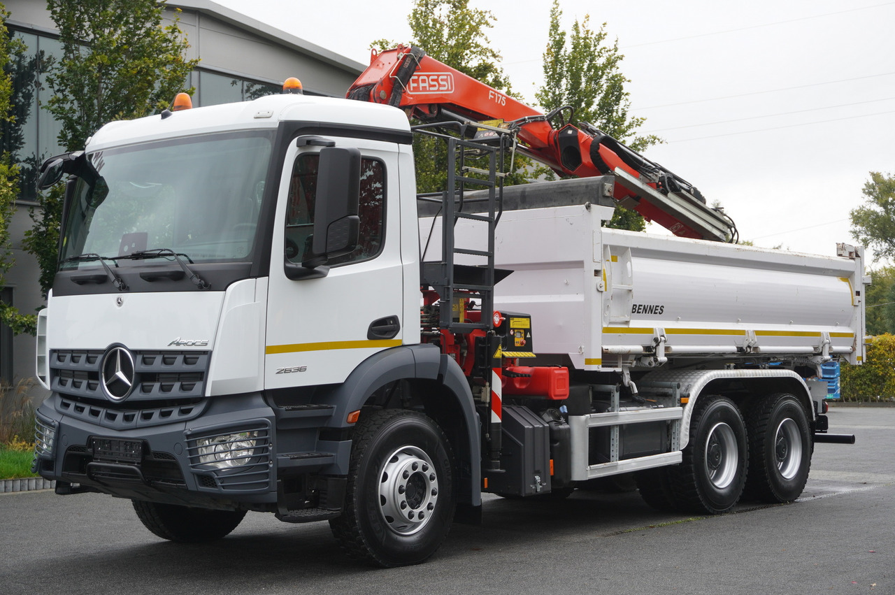 MERCEDES-BENZ Arocs 2636 6x4 / Fassi F175 / 7.7 t / 10 m / 2-side tipper / Bortmatic - Tipvogn lastbil, Lastbil med kran: billede 2 MERCEDES-BENZ Arocs 2636 6x4 / Fassi F175 / 7.7 t / 10 m / 2-side tipper / Bortmatic - Tipvogn lastbil, Lastbil med kran: billede 2