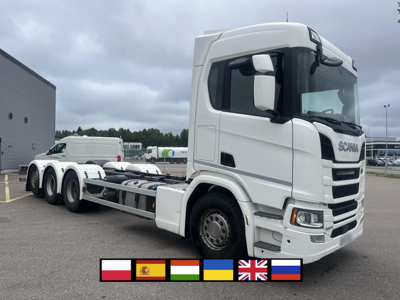 SCANIA R560 B8x4*4 / Chassis / sleeper cab / Power take-off - Lastbil med kran: billede 1 SCANIA R560 B8x4*4 / Chassis / sleeper cab / Power take-off - Lastbil med kran: billede 1