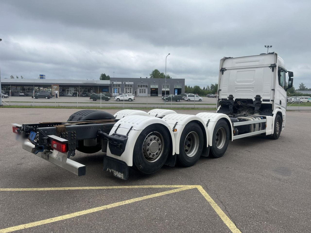 SCANIA R560 B8x4*4 / Chassis / sleeper cab / Power take-off - Lastbil med kran: billede 3 SCANIA R560 B8x4*4 / Chassis / sleeper cab / Power take-off - Lastbil med kran: billede 3