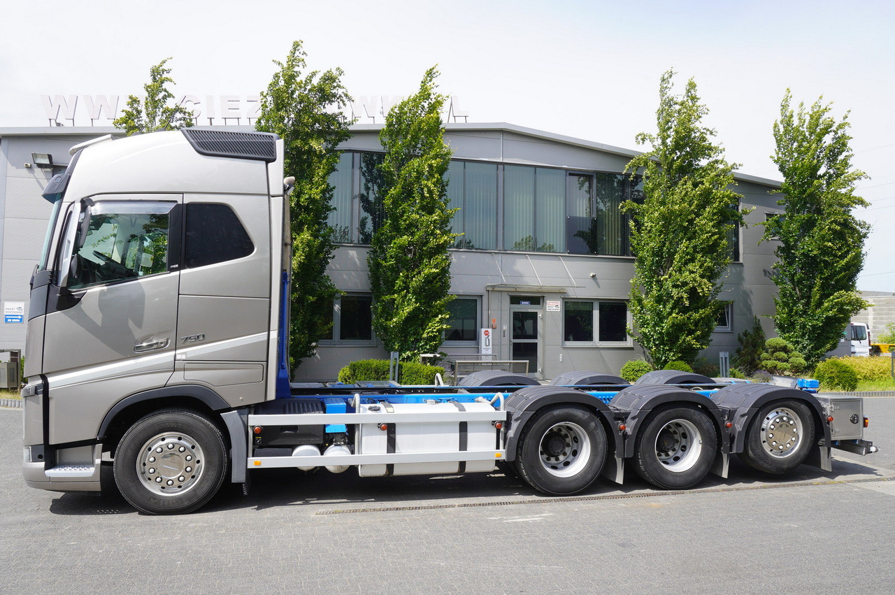 VOLVO FH16 750 8x4x4 / 750 HP! / Frame 685 cm / Steered 4th axle - Lastbil chassis: billede 3 VOLVO FH16 750 8x4x4 / 750 HP! / Frame 685 cm / Steered 4th axle - Lastbil chassis: billede 3