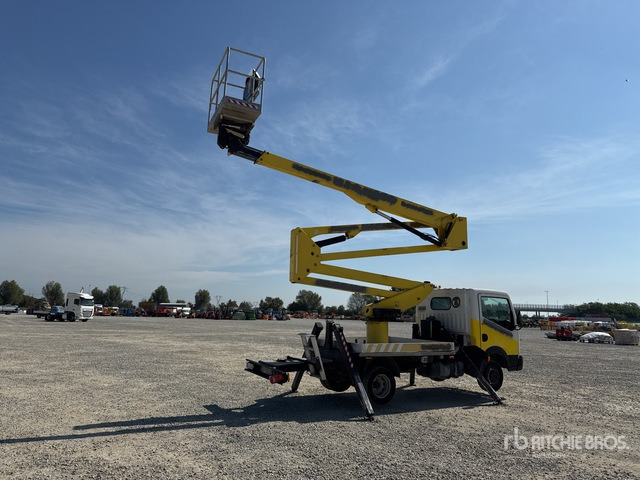 2011 Nissan Cabstar 2011 Socage DA320 20 m on Bucket Truck - Lastbil med mandskabslift: billede 3 2011 Nissan Cabstar 2011 Socage DA320 20 m on Bucket Truck - Lastbil med mandskabslift: billede 3