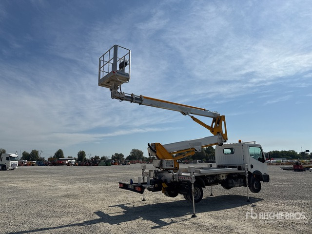 2011 Nissan Cabstar 35 - 11 2011 Multitel Pagliero MX250EX ... Bucket Truck - Lastbil med mandskabslift: billede 4 2011 Nissan Cabstar 35 - 11 2011 Multitel Pagliero MX250EX ... Bucket Truck - Lastbil med mandskabslift: billede 4