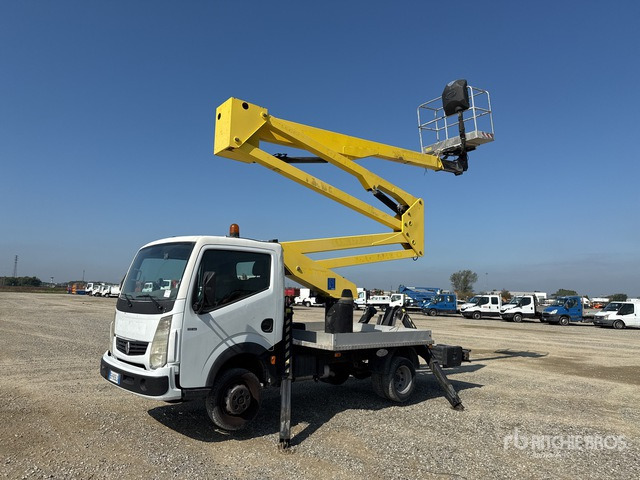 2011 Renault Maxity 110Dxi 2011 Socage DA320 20 m on Bucket Truck - Lastbil med mandskabslift: billede 1 2011 Renault Maxity 110Dxi 2011 Socage DA320 20 m on Bucket Truck - Lastbil med mandskabslift: billede 1