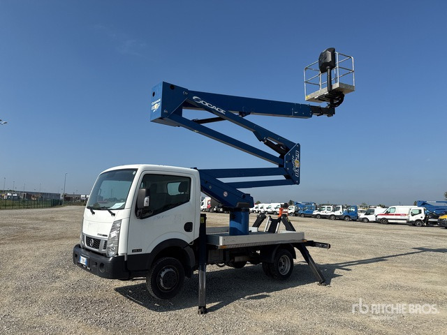 2015 Nissan Cabstar Cabstar 35.12 2015 Socage DA 324 24 m on Bucket Truck - Lastbil med mandskabslift: billede 1 2015 Nissan Cabstar Cabstar 35.12 2015 Socage DA 324 24 m on Bucket Truck - Lastbil med mandskabslift: billede 1
