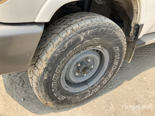 2011 Toyota Land Cruiser LX 76R 4x4 SUV - SUV: billede 5 2011 Toyota Land Cruiser LX 76R 4x4 SUV - SUV: billede 5