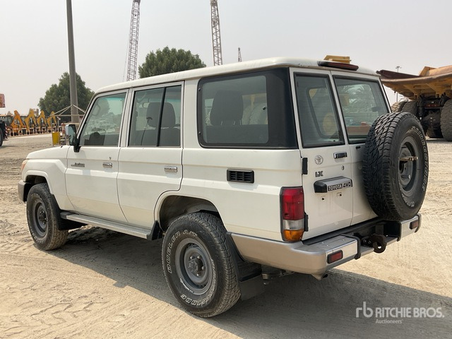 2011 Toyota Land Cruiser LX 76R 4x4 SUV - SUV: billede 4 2011 Toyota Land Cruiser LX 76R 4x4 SUV - SUV: billede 4