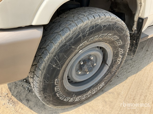 2011 Toyota Land Cruiser LX 76R 4x4 SUV - SUV: billede 5 2011 Toyota Land Cruiser LX 76R 4x4 SUV - SUV: billede 5