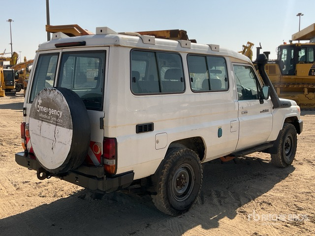 2016 Toyota Land Cruiser 78R 4x4 SUV - SUV: billede 2 2016 Toyota Land Cruiser 78R 4x4 SUV - SUV: billede 2