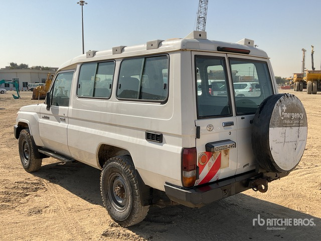 2016 Toyota Land Cruiser 78R 4x4 SUV - SUV: billede 3 2016 Toyota Land Cruiser 78R 4x4 SUV - SUV: billede 3