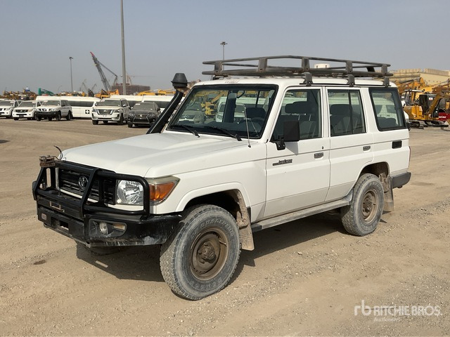 2018 Toyota Land Cruiser 76L 4x4 SUV - SUV: billede 1 2018 Toyota Land Cruiser 76L 4x4 SUV - SUV: billede 1