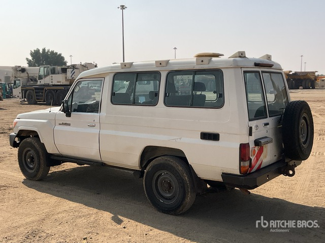 2018 Toyota Land Cruiser 78R 4x4 SUV - SUV: billede 3 2018 Toyota Land Cruiser 78R 4x4 SUV - SUV: billede 3