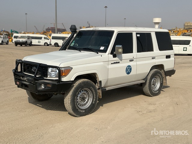 2021 Toyota Land Cruiser 76L 4x4 SUV - SUV: billede 1 2021 Toyota Land Cruiser 76L 4x4 SUV - SUV: billede 1