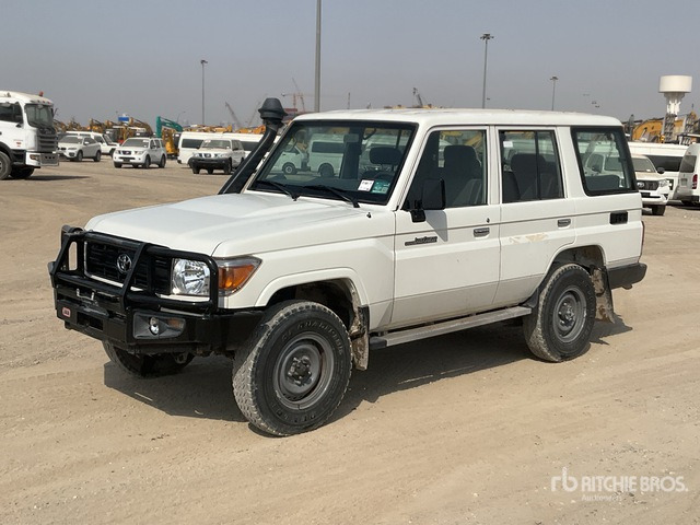 2021 Toyota Land Cruiser 76L 4x4 SUV - SUV: billede 1 2021 Toyota Land Cruiser 76L 4x4 SUV - SUV: billede 1