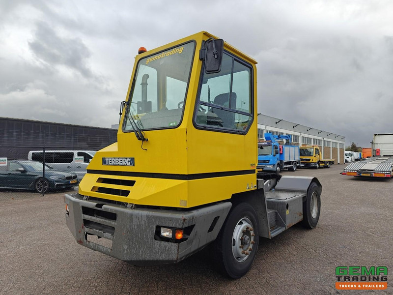Terberg YT180 Schotel 25T - Naafreductie - Cummins - Landbouw Kenteken 40km/h - Terminaltraktor: billede 1 Terberg YT180 Schotel 25T - Naafreductie - Cummins - Landbouw Kenteken 40km/h - Terminaltraktor: billede 1