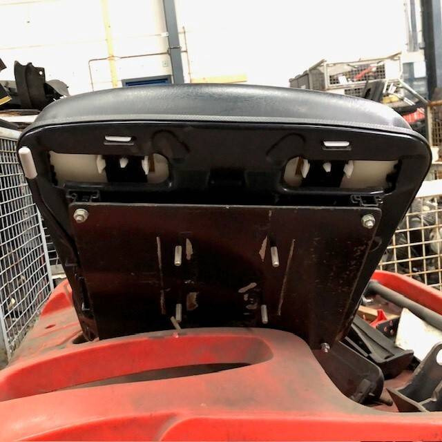 Seat for Linde P60, Series 126 - Sæde for Materialehåndteringsudstyr: billede 4 Seat for Linde P60, Series 126 - Sæde for Materialehåndteringsudstyr: billede 4