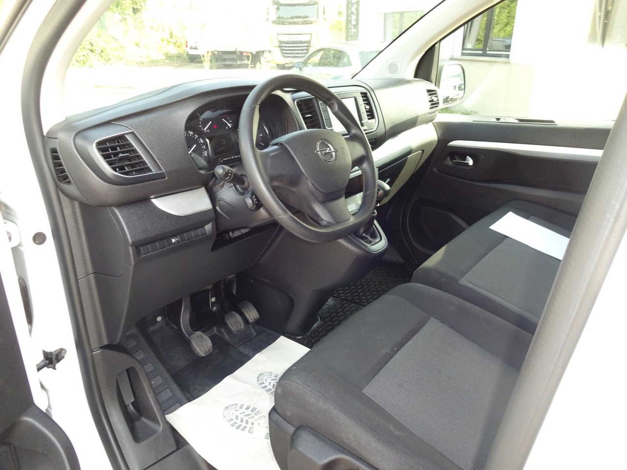 Små varebil Opel Vivaro Kasten L1H1, Klima, PDC,: billede 14 Små varebil Opel Vivaro Kasten L1H1, Klima, PDC,: billede 14