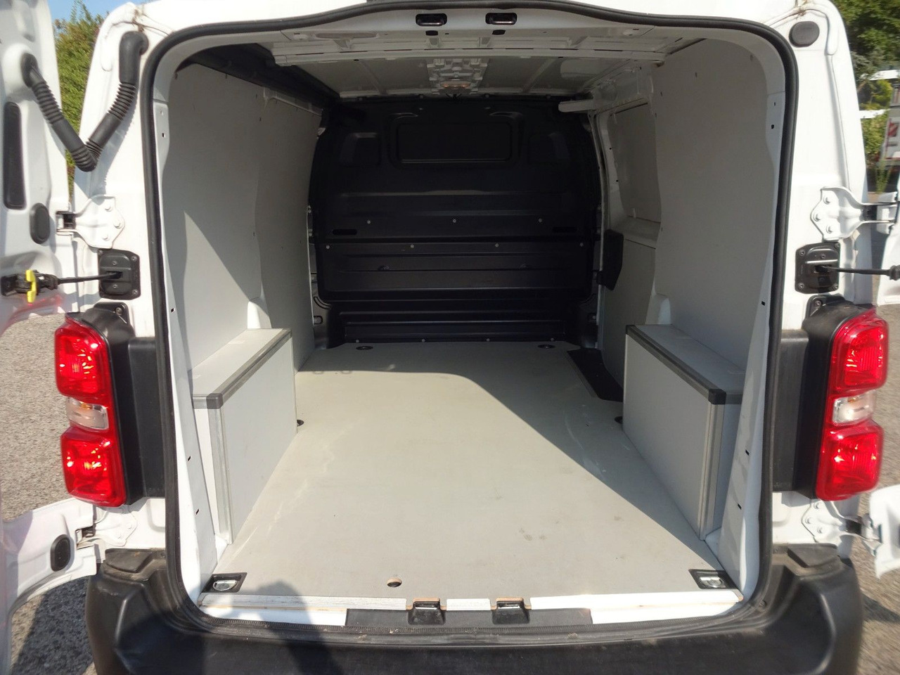 Små varebil Opel Vivaro Kasten L1H1, Klima, PDC,: billede 13 Små varebil Opel Vivaro Kasten L1H1, Klima, PDC,: billede 13