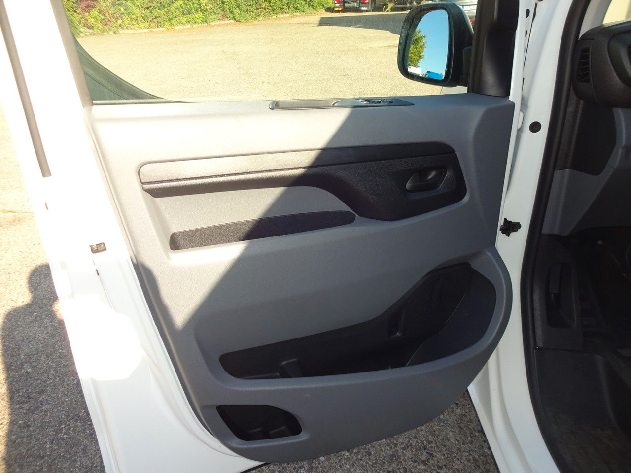 Små varebil Opel Vivaro Kasten L1H1, Klima, PDC,: billede 16 Små varebil Opel Vivaro Kasten L1H1, Klima, PDC,: billede 16