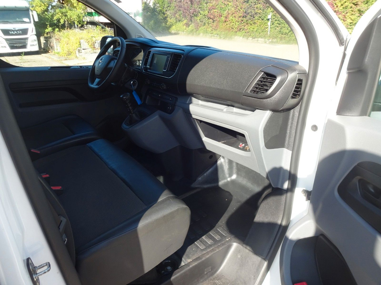 Små varebil Opel Vivaro Kasten L1H1, Klima, PDC,: billede 15 Små varebil Opel Vivaro Kasten L1H1, Klima, PDC,: billede 15