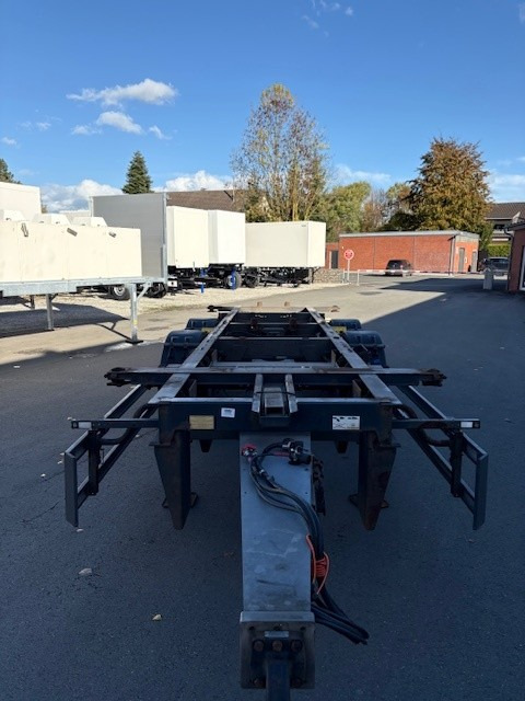 Schmitz Cargobull BDF-System, Standard, hochgekuppelt R 22,5 - Varevogn påhængsvogn: billede 4 Schmitz Cargobull BDF-System, Standard, hochgekuppelt R 22,5 - Varevogn påhængsvogn: billede 4