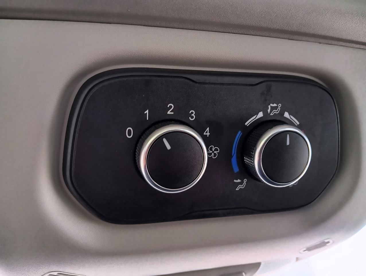 Leje en  Ford Transit Kombi 350 L2 Trend 9-Sitzer 2xHeizung/Kl Ford Transit Kombi 350 L2 Trend 9-Sitzer 2xHeizung/Kl: billede 16