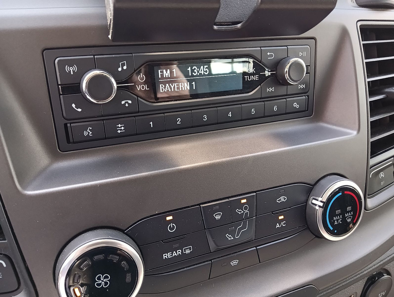 Leje en  Ford Transit Kombi 350 L2 Trend 9-Sitzer 2xHeizung/Kl Ford Transit Kombi 350 L2 Trend 9-Sitzer 2xHeizung/Kl: billede 24