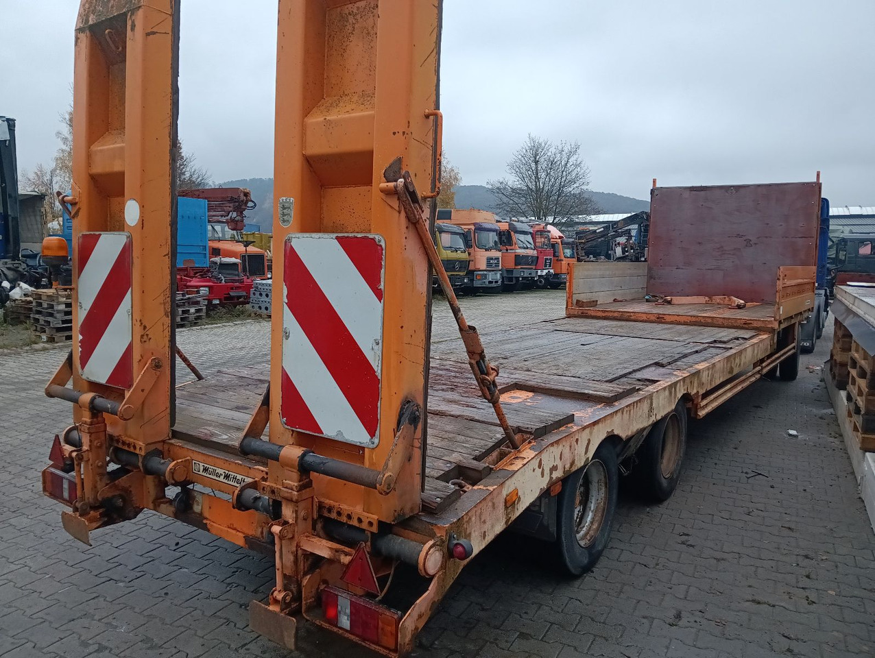 Müller-Mitteltal T 3 9,55m 0,90m Rampen, Bordwand vorne ABS SAF - Nedbygget platform påhængsvogn: billede 3 Müller-Mitteltal T 3 9,55m 0,90m Rampen, Bordwand vorne ABS SAF - Nedbygget platform påhængsvogn: billede 3