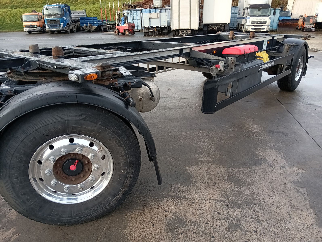 Schwarzmüller 2-A BDF 1,22/1,32 ALCOA Alufelgen ADR 120tkm TÜV Schwarzmüller 2-A BDF 1,22/1,32 ALCOA Alufelgen ADR 120tkm TÜV - Containerbil/ Veksellad påhængsvogn: billede 4 Schwarzmüller 2-A BDF 1,22/1,32 ALCOA Alufelgen ADR 120tkm TÜV Schwarzmüller 2-A BDF 1,22/1,32 ALCOA Alufelgen ADR 120tkm TÜV - Containerbil/ Veksellad påhængsvogn: billede 4