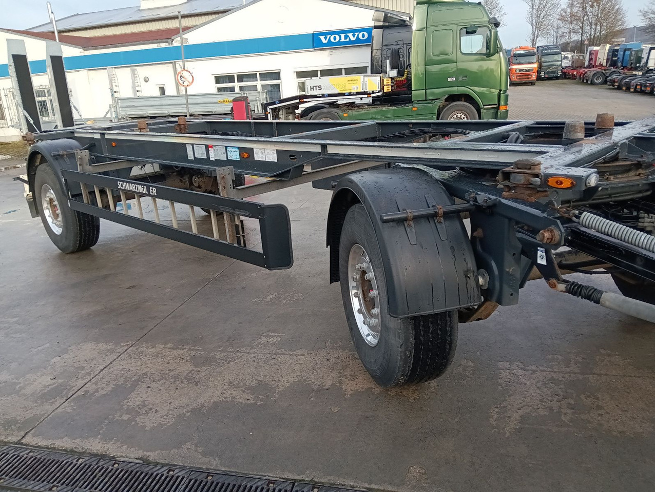 Schwarzmüller 2-A BDF 1,22/1,32 ALCOA Alufelgen ADR 120tkm TÜV Schwarzmüller 2-A BDF 1,22/1,32 ALCOA Alufelgen ADR 120tkm TÜV - Containerbil/ Veksellad påhængsvogn: billede 5 Schwarzmüller 2-A BDF 1,22/1,32 ALCOA Alufelgen ADR 120tkm TÜV Schwarzmüller 2-A BDF 1,22/1,32 ALCOA Alufelgen ADR 120tkm TÜV - Containerbil/ Veksellad påhængsvogn: billede 5