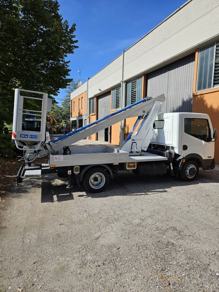 Lastbil med mandskabslift Multitel ALU 145: billede 8