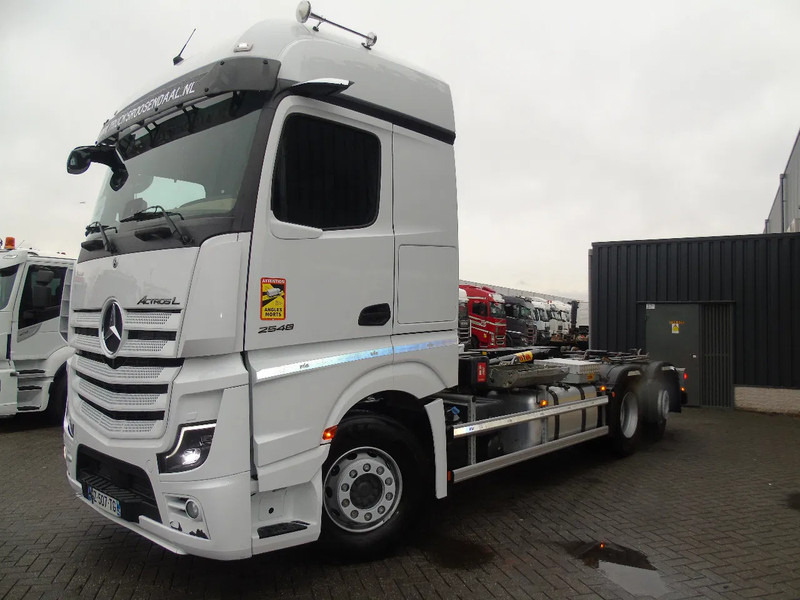 Mercedes-Benz Actros 2548 + 6x2 + RETARDER + 132.000km + 20TON HOOK HYVA - Lastbil kroghejs: billede 2 Mercedes-Benz Actros 2548 + 6x2 + RETARDER + 132.000km + 20TON HOOK HYVA - Lastbil kroghejs: billede 2