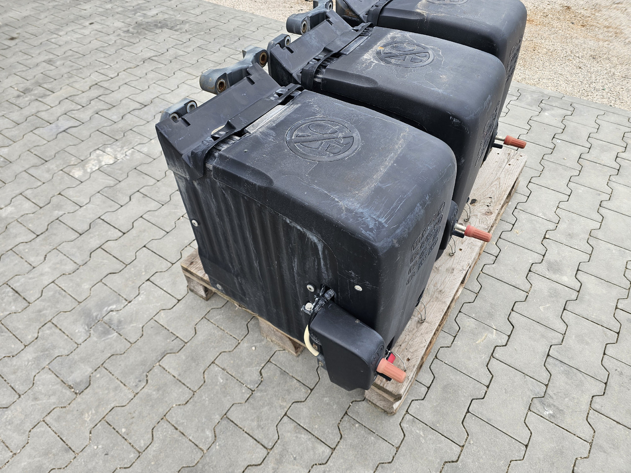 DAF XF106 EURO 6 / VERTICAL BATTERY BOX - Batteri: billede 2 DAF XF106 EURO 6 / VERTICAL BATTERY BOX - Batteri: billede 2