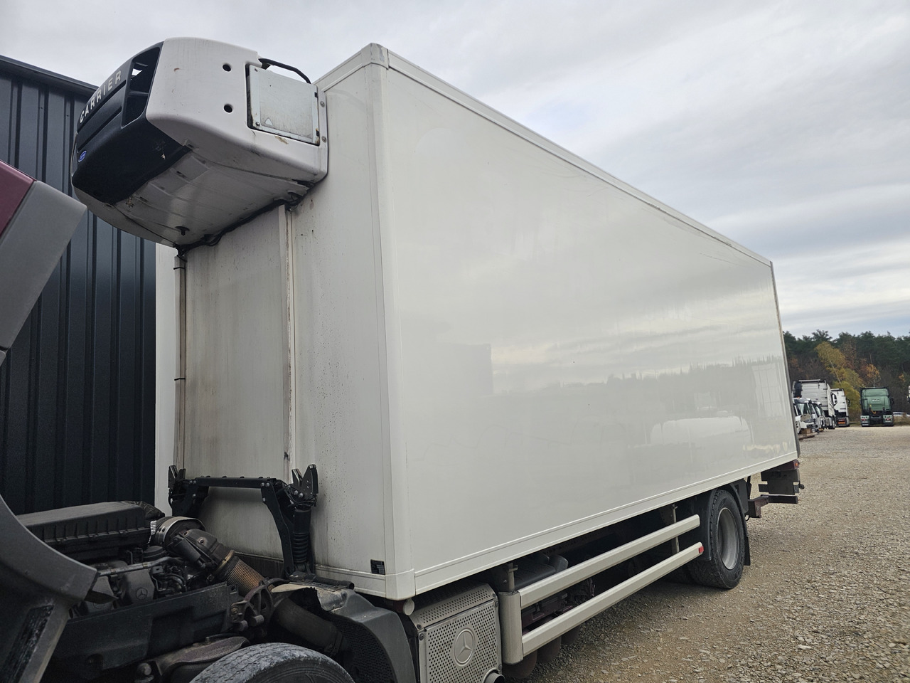 LAMBERET FRIGO BODY / CARRIER SUPRA 850MT / TAIL LIFT ZEPRO Z155 MA + REMOTE - Veksellad - kølevogn: billede 2 LAMBERET FRIGO BODY / CARRIER SUPRA 850MT / TAIL LIFT ZEPRO Z155 MA + REMOTE - Veksellad - kølevogn: billede 2