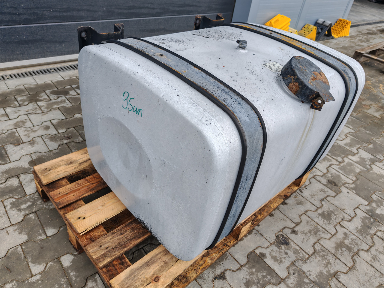 MAN TGX TGS / ALU FUEL TANK / 330L / 96x70x57,5 - Brændstoftank: billede 5 MAN TGX TGS / ALU FUEL TANK / 330L / 96x70x57,5 - Brændstoftank: billede 5